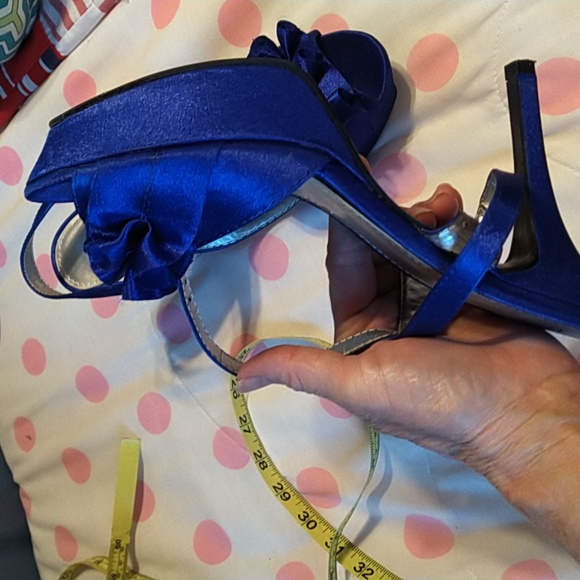 Fioni Night ladies size 8 platform heels blue satin - Picture 2 of 10